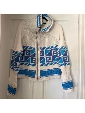 Super super rare free people sweater size M